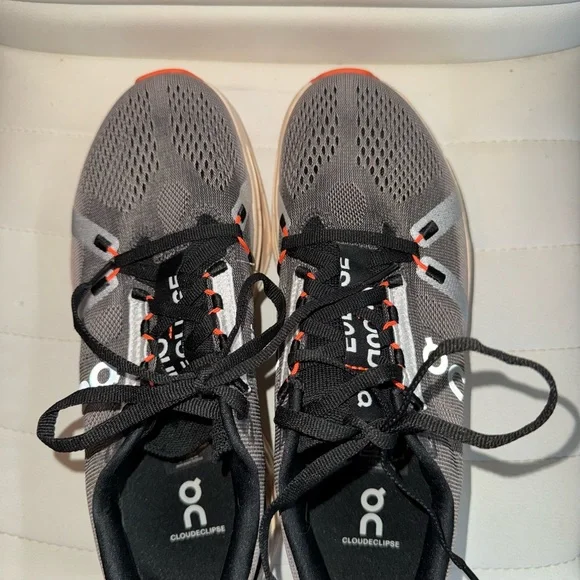 On Running women’s Gray and Black Shoes - Picture 3 of 3